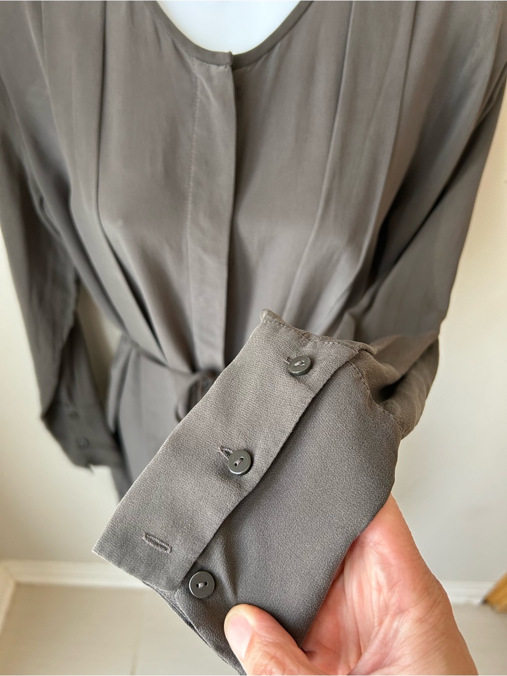 Club Monaco 100% Silk Olive Gray Tie Waist Shirt Dress Tunic - Size 8 - Picture 5 of 16